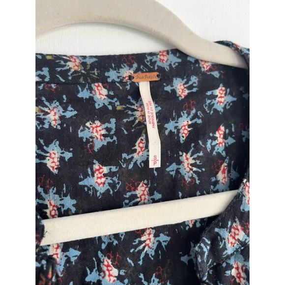Free People Cropped Black Printed Shirt size Small - Picture 3 of 4